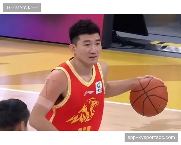 孙铭徽训练完直接拎着爱马仕去接娃？