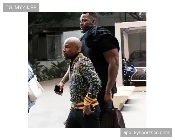 梅威瑟又晒新表了，这回连保镖手腕上都反光——他到底多有钱？