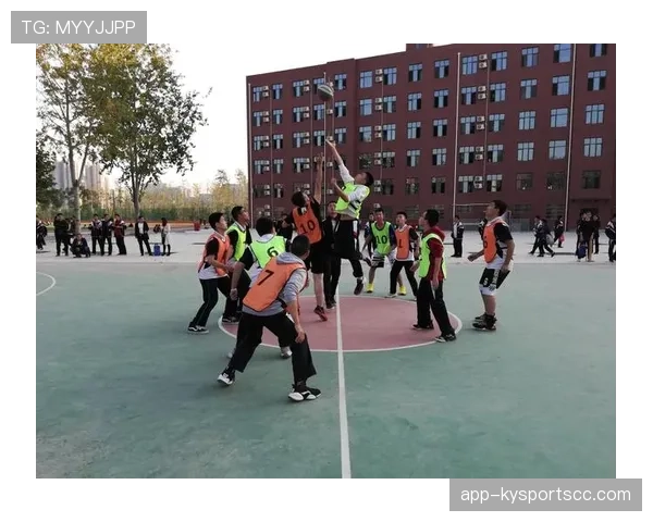 解析篮球比赛开始规则：跳球流程与判定标准